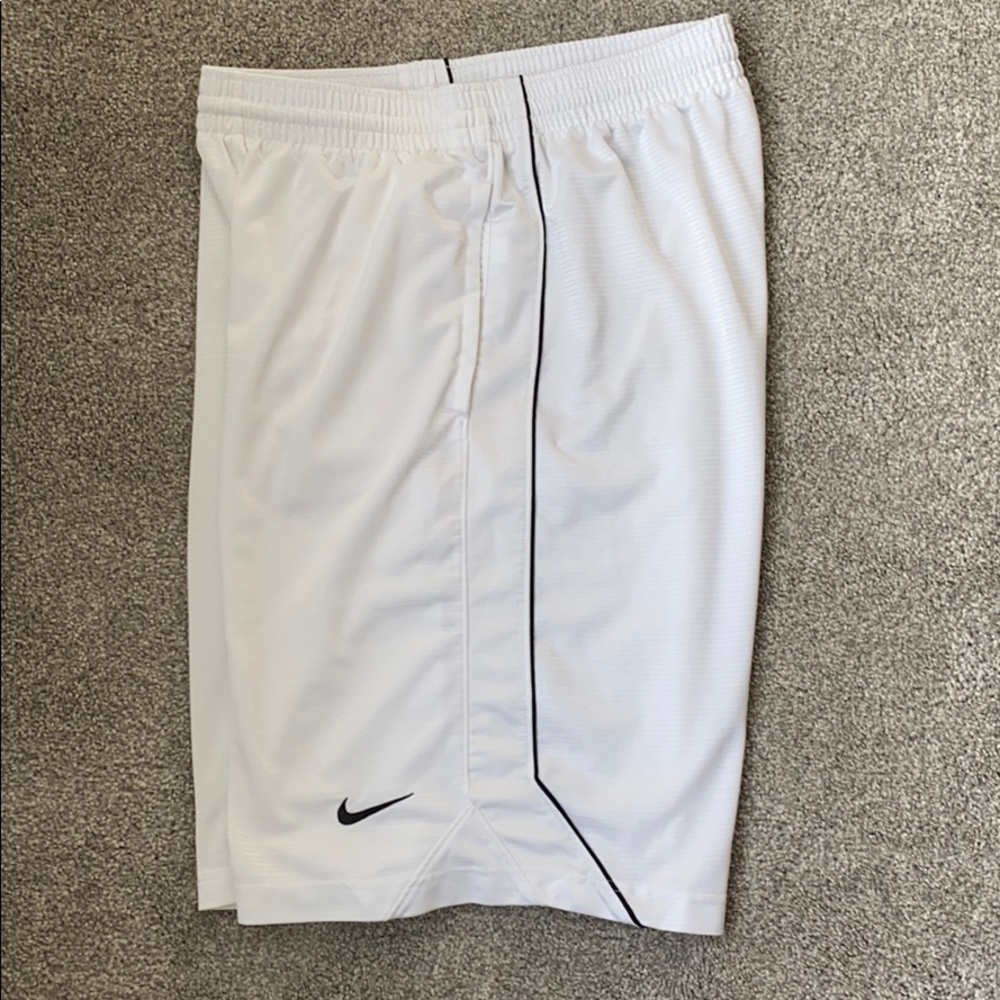 Men’s Nike Training Short Size Large with Pockets